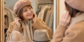 Как выбрать между шапкой, беретом и шляпой: гайд по типу лица, фигуре и цветотипу